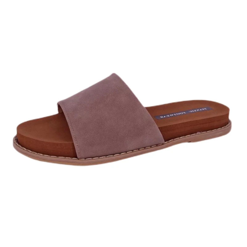 O que torna as sandálias planas modernas a escolha de calçado mais prática hoje?